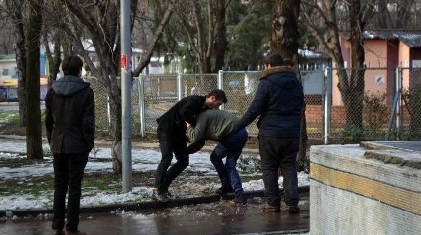 (&ouml;zel Haber) Parkta 2 &Ouml;ğrenci Arasında Kavga