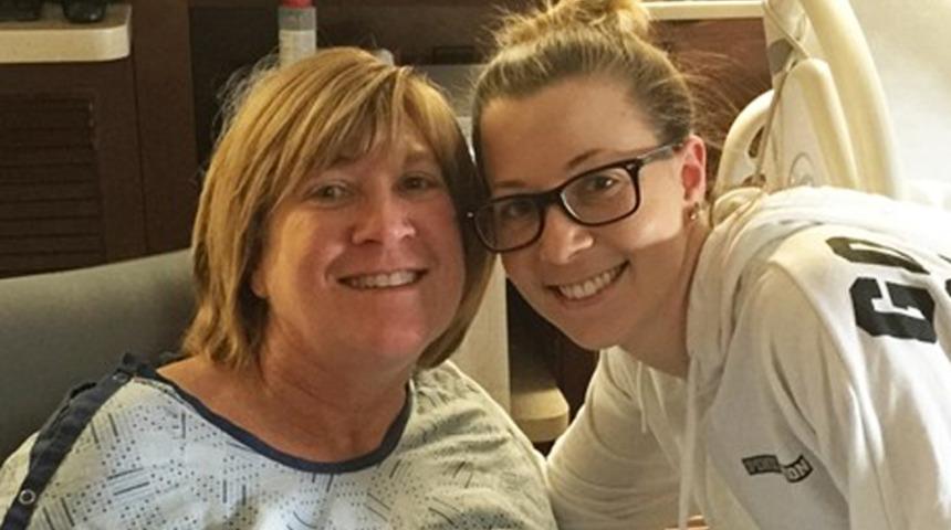 53 yaşındaki kadın torununu doğurdu