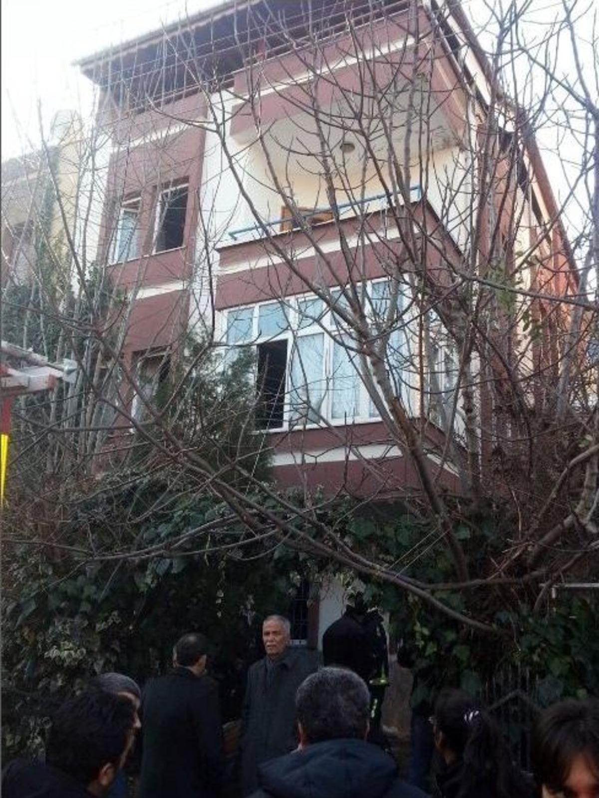 &Uuml;zerine Isıtıcı Devrilen Engelli &Ccedil;ocuk Yanarak &Ouml;ld&uuml;
