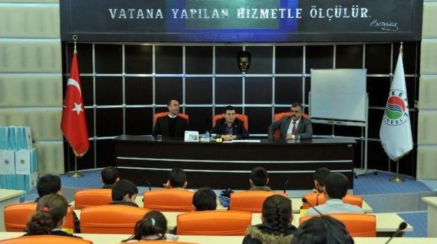 Başkan T&uuml;t&uuml;nc&uuml; &Ouml;ğrencilerle Buluştu