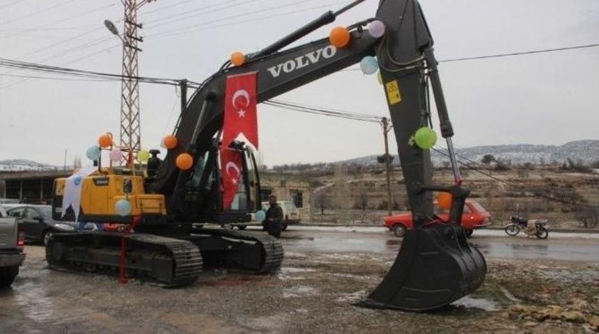 Or-k&ouml;y&rsquo;den Tarımsal Kalkınma Kooperatifine Ekskavat&ouml;r