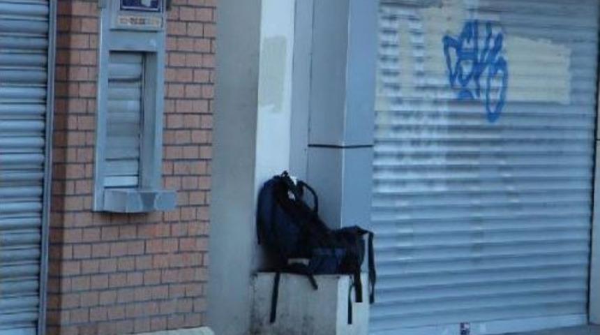 Ş&uuml;pheli &Ccedil;antadan Kitap &Ccedil;ıktı