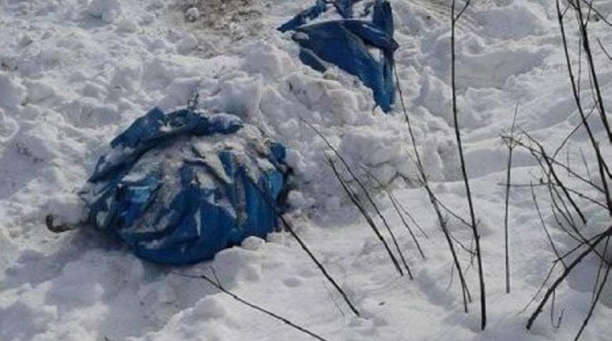Hakkari'de Yol Kenarında Erkek Cesedi Bulundu