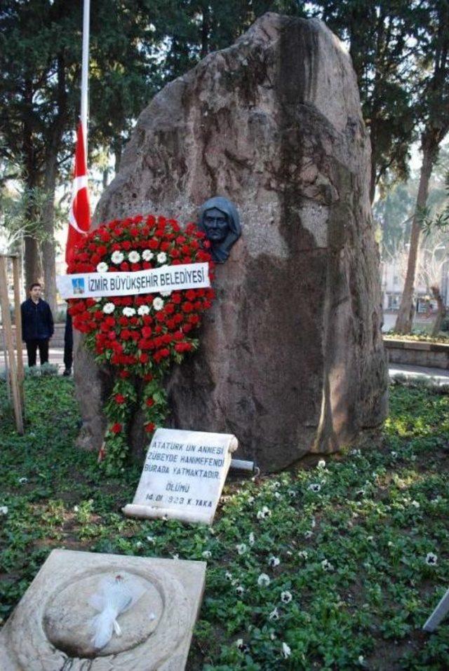 Zübeyde Hanım, Mezarı Başında Törenle Anıldı