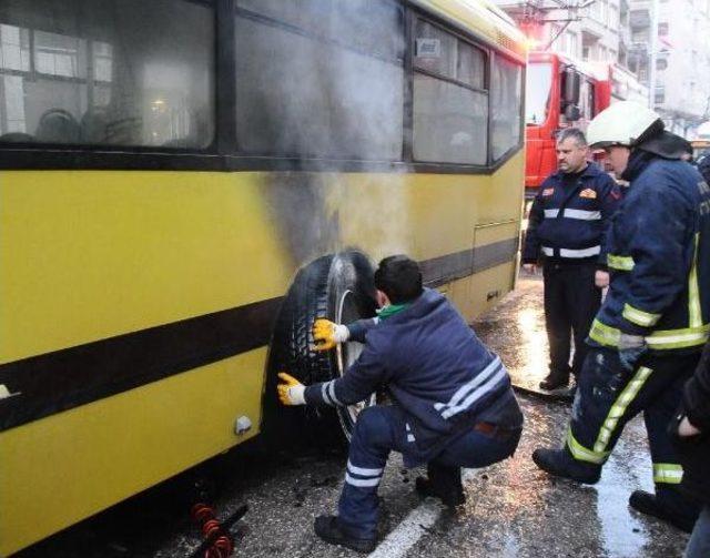 Yolcu Dolu Körüklü Belediye Otobüsünde Korkutan Yangın