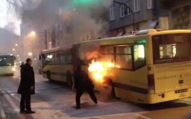 Yolcu Dolu Körüklü Belediye Otobüsünde Korkutan Yangın