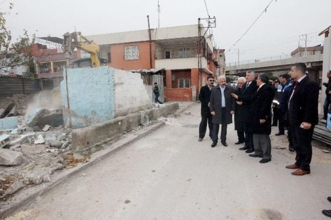 Başkan Karalar Ve Bekaroğlu Yol Ve Yıkım &Ccedil;alışmalarını İnceledi