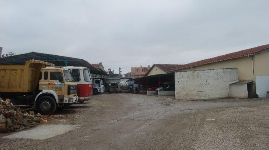 Kapalı Pazar Yeri Buzhane Engeline Takıldı