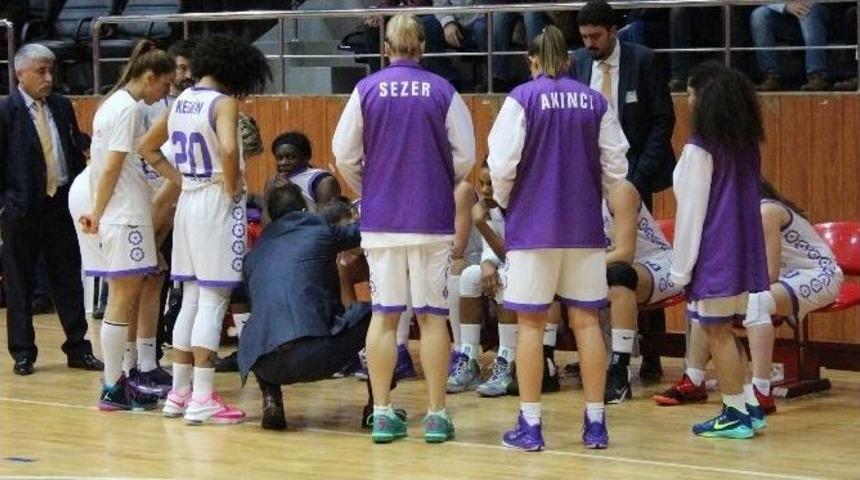 Menekşeler İstanbul&rsquo;da Galip Gelmek İstiyor