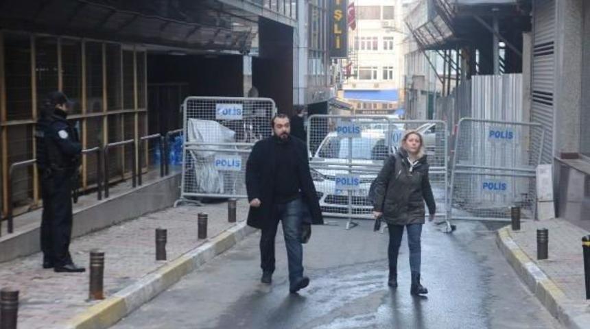 Cumhuriyet Gazetesi Yazarı Bursalı" Derginin Kapağının Basılmaması Doğru Bir Karar"