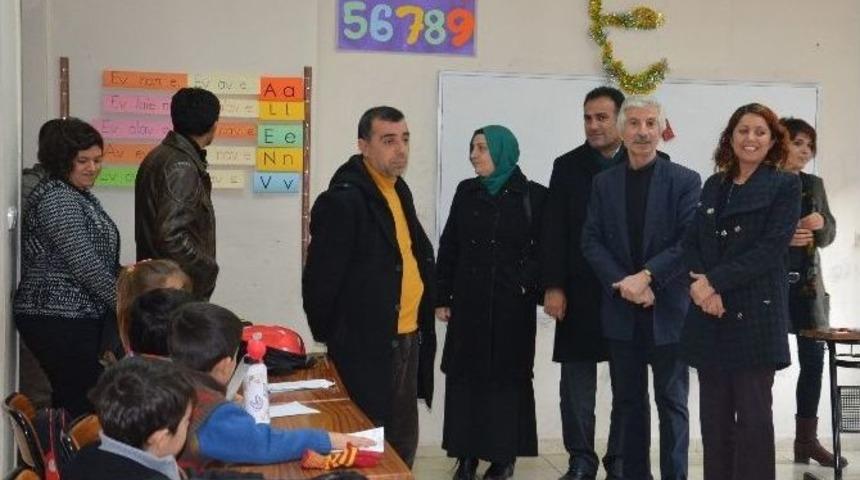 Belediyeden Kobanili &Ccedil;ocuklara Hediye