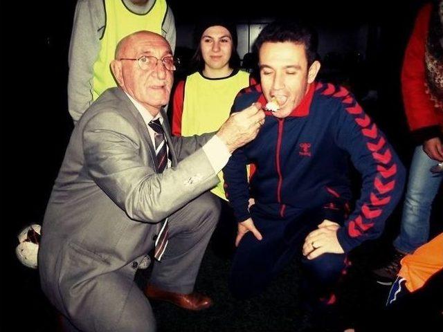 Dişi Efelerden S&uuml;rpriz Doğum G&uuml;n&uuml; 1