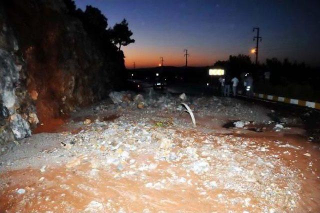 Bodrum'da Içme Suyu Hattı Patladı, İzmir Yolu 1 Saat Ulaşıma Kapandı