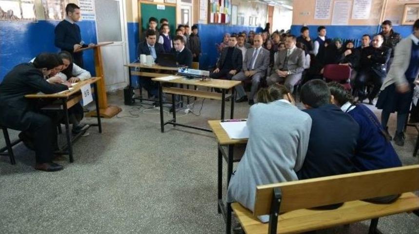 Ali Korkut, K&ouml;y &Ccedil;ocuklarının Başarısına Destek Oluyor