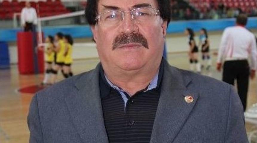 Okullar Arası Voleybol Turnuvası&rsquo;nda Kıyasıya M&uuml;cadele S&uuml;r&uuml;yor