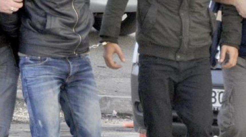 Polis Eşi, 'savcı Ve Polis' Yalanı Ile Dolandıran Iki Kişiyi Yakalattı