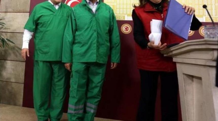 Chp'li Milletvekilleri Destek I&ccedil;in Hastane Personeli Kıyafeti Giydiler