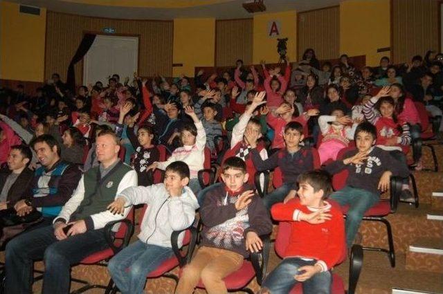 Yeni Yıldırım, &Ccedil;ocuklara Tiyatro Sevgisi Aşılıyor 1