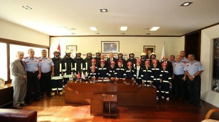 İtfaiye Ekipleri Y&uuml;zlerce Olaya M&uuml;dahale Etti