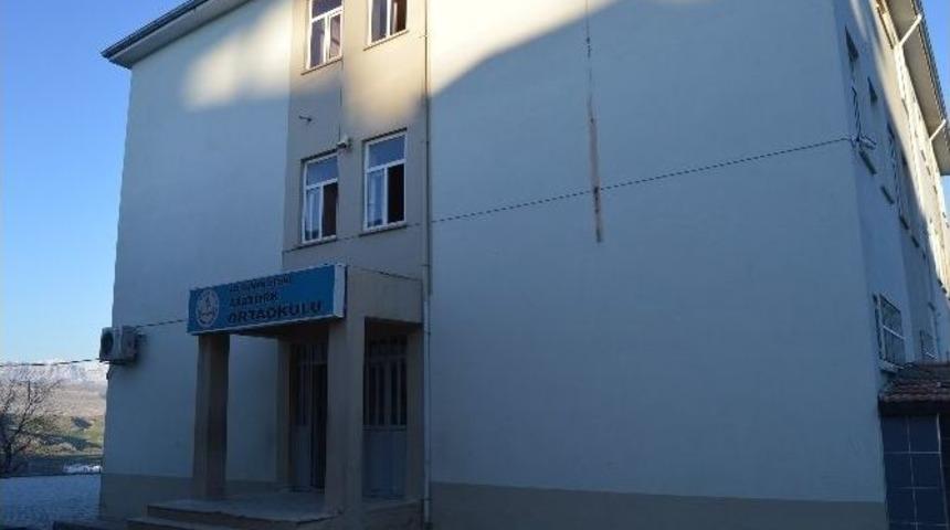 Besni&rsquo;de Okulda Hırsızlık