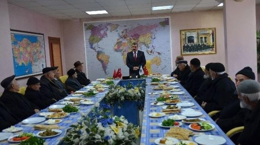 Başkan G&uuml;rkan, Yaşlılarla Bir Araya Geldi