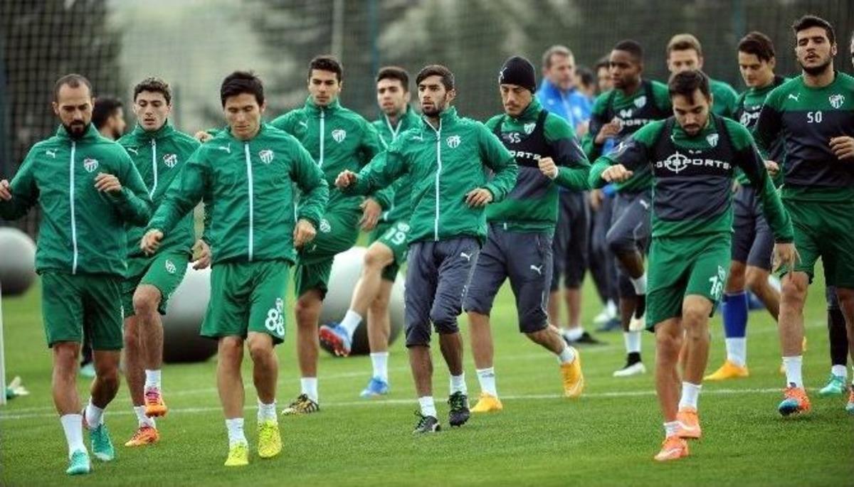 Bursaspor G&uuml;n&uuml;n İlk &Ccedil;alışmasını Yaptı
