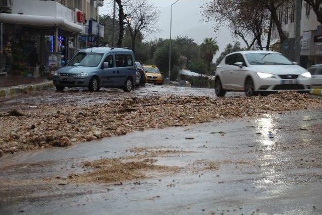 20 Yıl Sonra Çağladı Ama Araçları Toprağa Gömdü