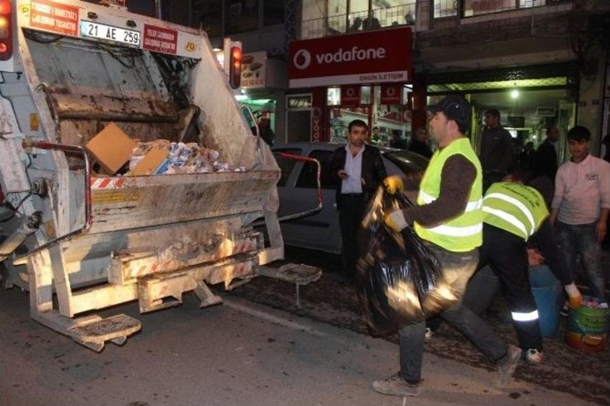 Siirt&rsquo;te &Ccedil;&ouml;pler M&uuml;zik Eşliğinde Toplanıyor