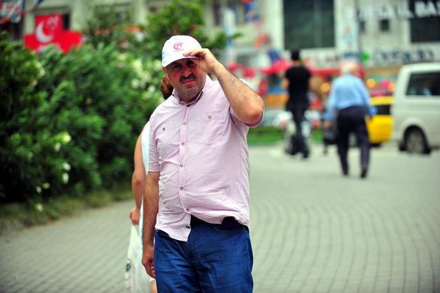 Bursa'da şiddetli rüzgar, vatandaşlara zor anlar yaşattı