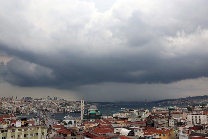 İstanbul'da yağmur sonrası gökkuşağı 