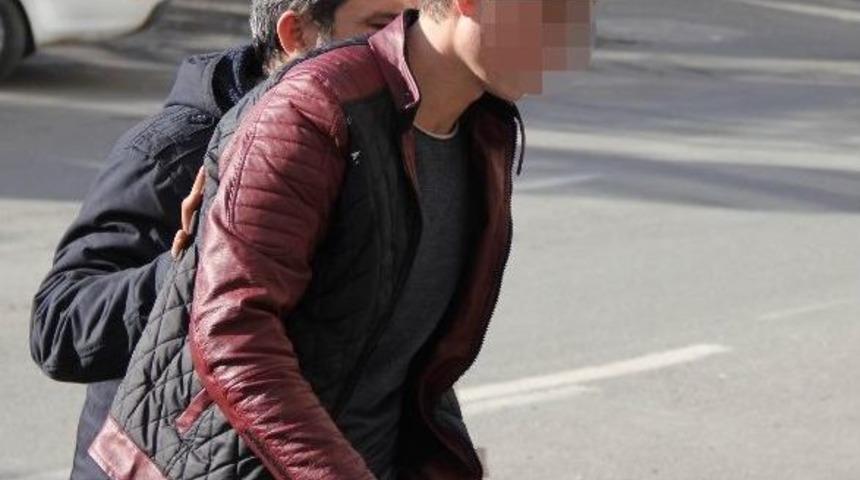 Bı&ccedil;akla Yaralamaya 2 G&ouml;zaltı