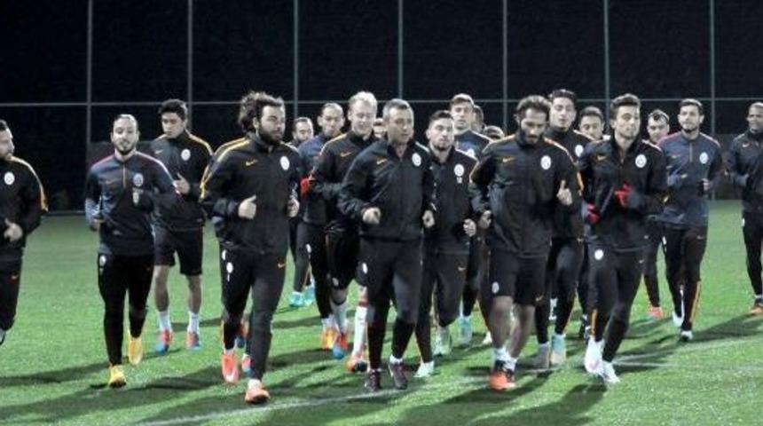Galatasaray Ilk Idmanı Yağmur Altında Yaptı
