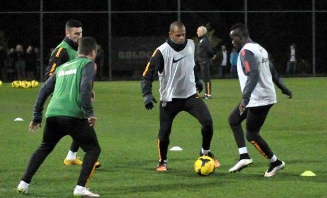 Galatasaray Ilk Idmanı Yağmur Altında Yaptı 2
