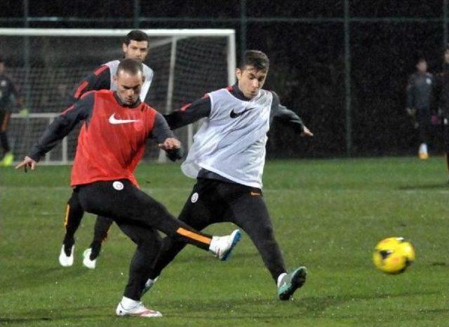 Galatasaray Ilk Idmanı Yağmur Altında Yaptı 3