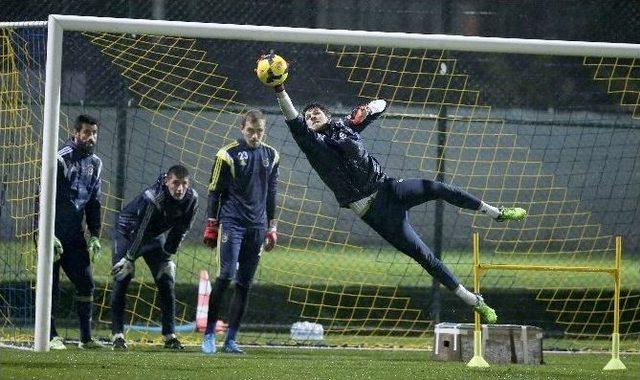 Fenerbahçe, Hazırlıklarını Sürdürüyor 3