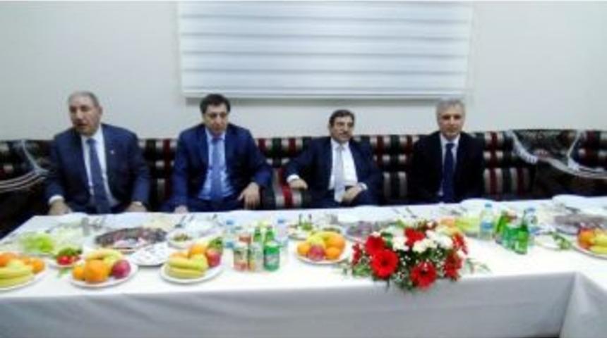 Bakan G&uuml;ll&uuml;ce İ&ccedil;in Sıra Gecesi D&uuml;zenlendi