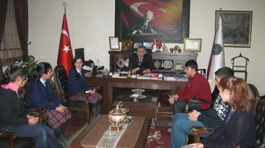 Emniyet M&uuml;d&uuml;r&uuml; &Ccedil;akmak, Başarılı &Ouml;ğrencileri &Ouml;d&uuml;llendirdi