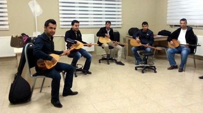 Gerger&rsquo;de Bağlama Kursuna B&uuml;y&uuml;k İlgi