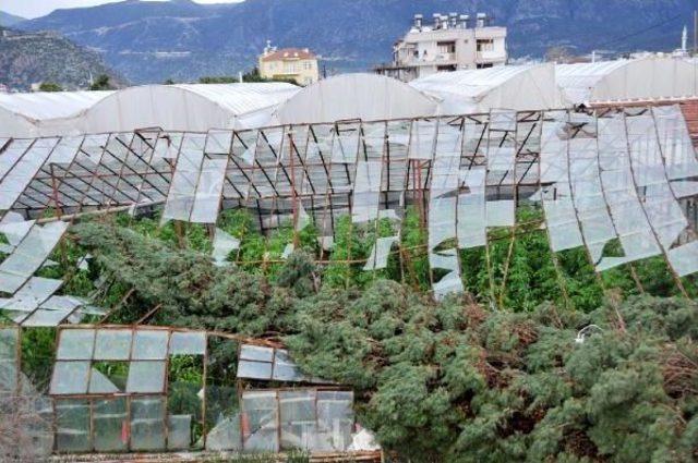 Fırtına Ve Sel Demre Ve Kumluca'daki Tarım Alanlarını Vurdu