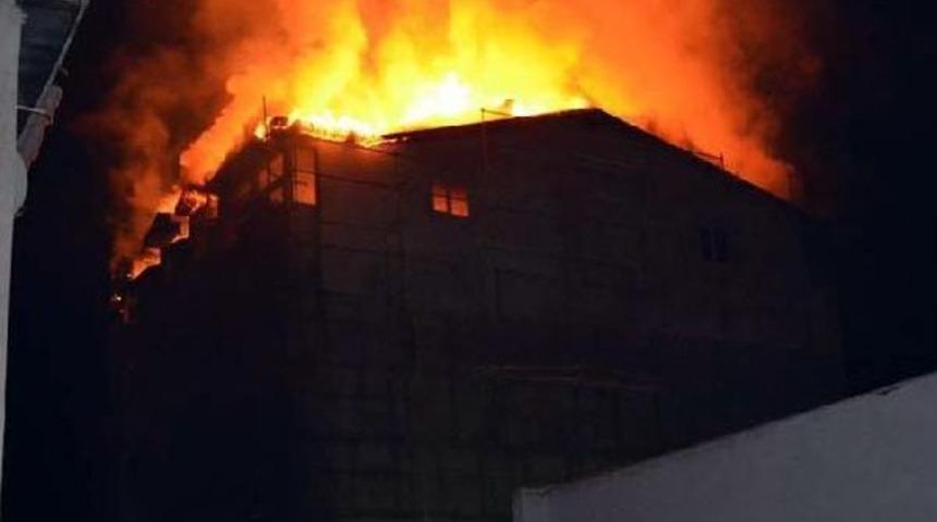 Mesudiye'de Mobilya Mağazası Yangını Korkuttu