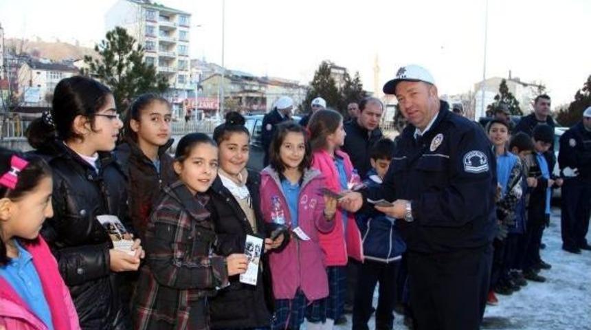 &Ouml;ğrencilere Sim&uuml;lat&ouml;rde Emniyet Kemeri Eğitimi