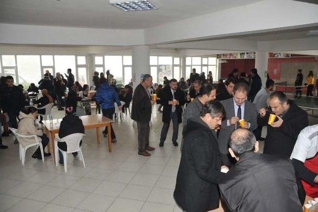 Belediyeden &Uuml;niversite &Ouml;ğrencilerine &Ccedil;orba İkramı 1