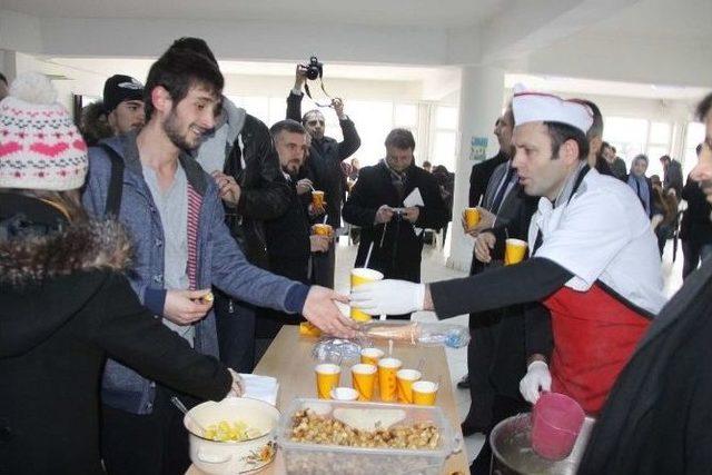 Belediyeden &Uuml;niversite &Ouml;ğrencilerine &Ccedil;orba İkramı 2