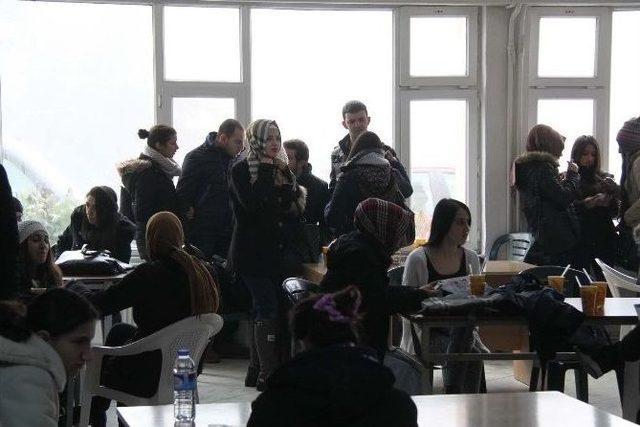 Belediyeden &Uuml;niversite &Ouml;ğrencilerine &Ccedil;orba İkramı 3