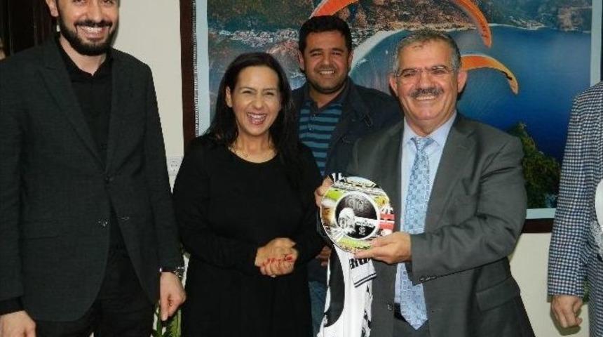 Kaymakam &Ccedil;alık&rsquo;a Demba Ba Forması