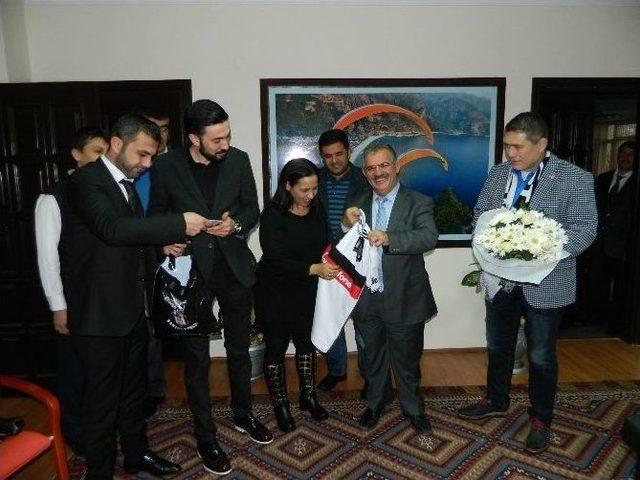 Kaymakam &Ccedil;alık&rsquo;a Demba Ba Forması 1