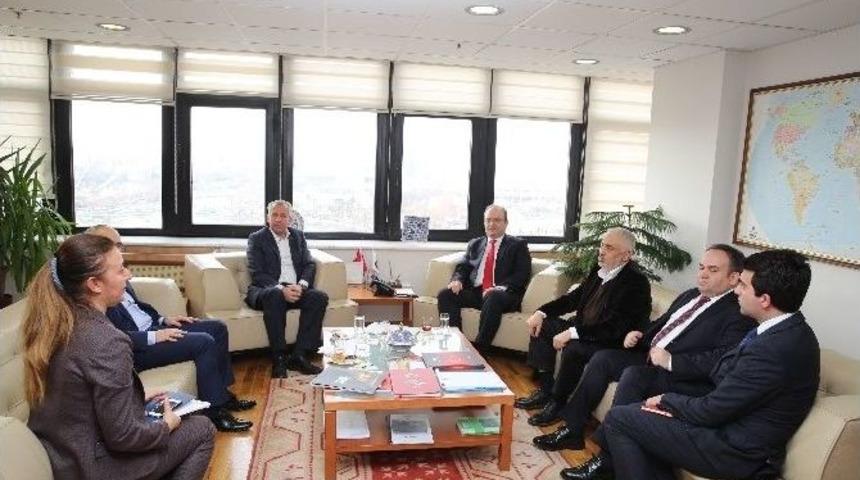 Memur-sen Etiyopya&rsquo;da Su Kuyusu İ&ccedil;in D&uuml;ğmeye Bastı