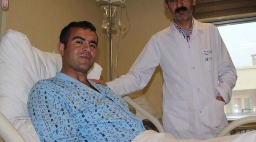 Kavgada Kalbine Iki Bı&ccedil;ak Saplanan Yaralı Yaşama Tutundu