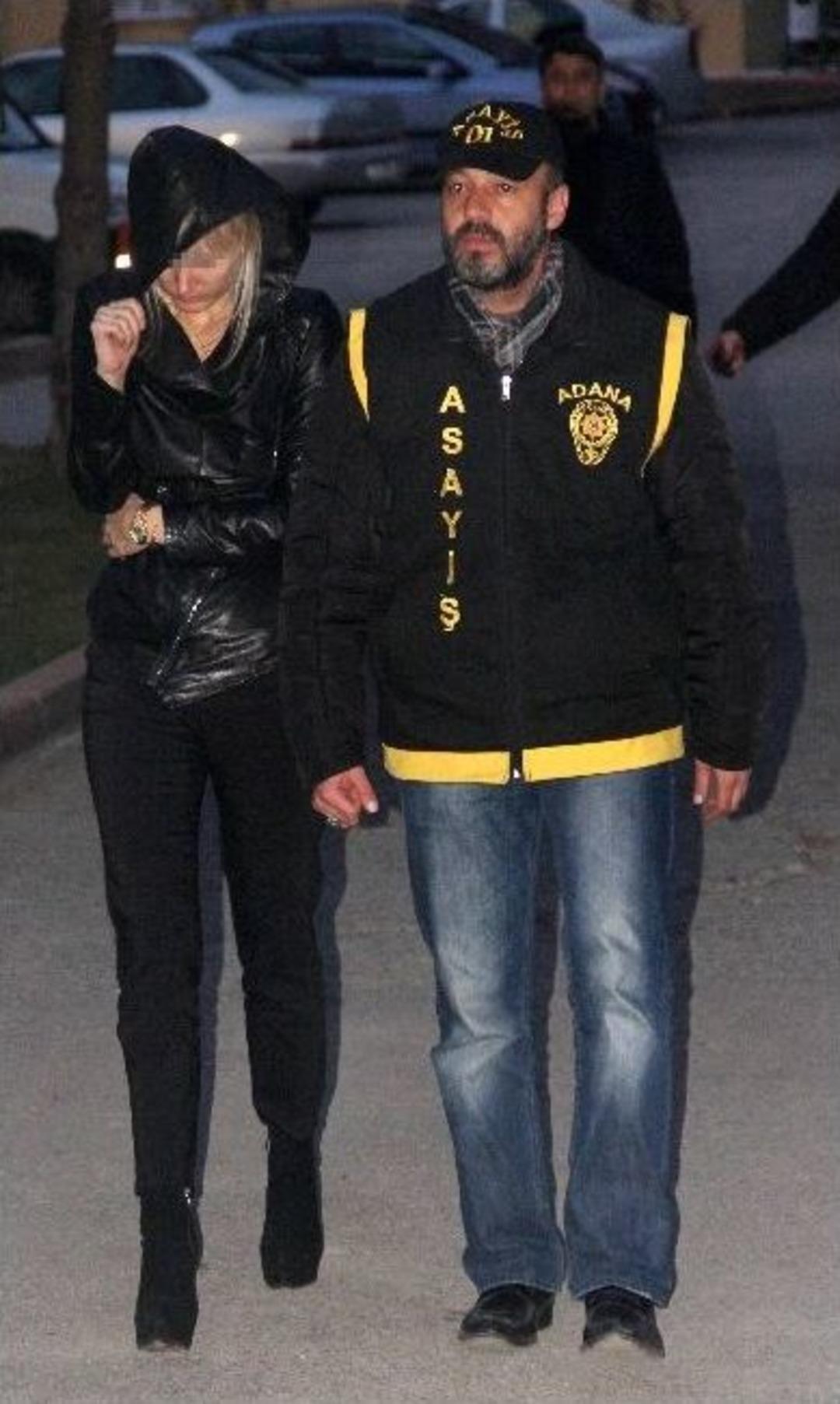 Moldovalı Eşini Facebook&rsquo;tan Pazarlayan Adama Polis Darbesi