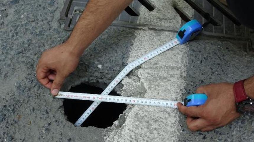 Dolmabahçe'de bir kez daha yol çöktü